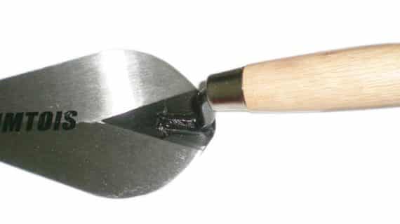 Sendok Semen 6′ Lancip Gagang Kayu “KIMTOIS”