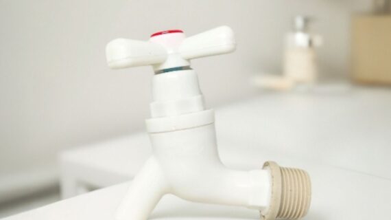 Kran 2in1 Pvc Putih FREED